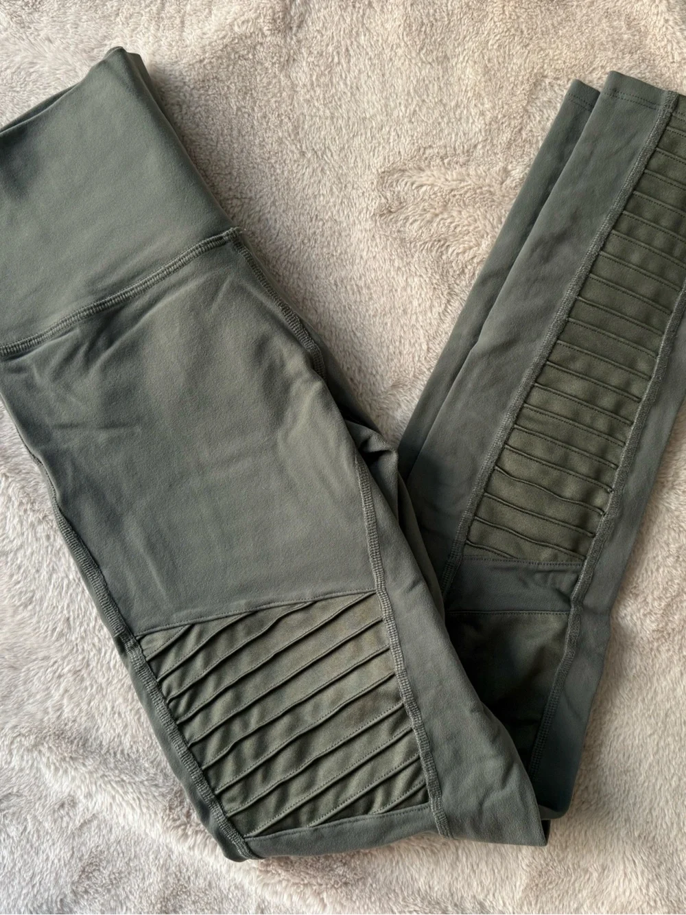 ALO Yoga High-Waisted Moto Legging Dark Olive Green Size M